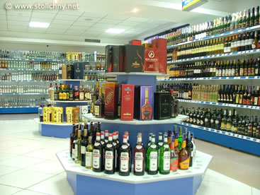 Ассортимент алкогольной продукции в супермаркете СТОЛИЧНЫЙ